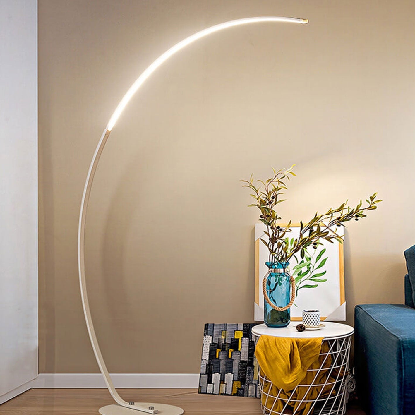 Minimalist Curved Line LED Aluminum Standing Floor Lamp