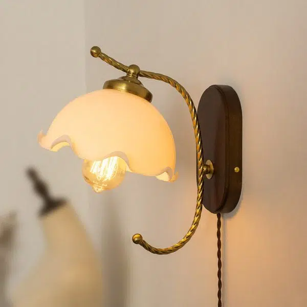 French Vintage Cream Glass Petal 1-Light Wall Sconce Lamp - Image 2