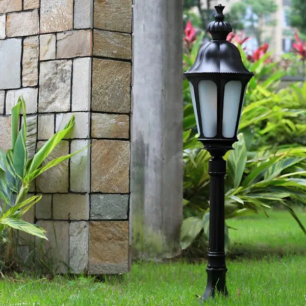 Elegant European-Style Black LED Outdoor Pathway Lamp Post - Image 4