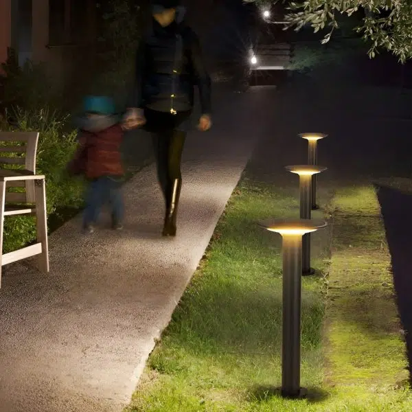 Innovative UFO-Shaped Solar Pathway Lights Durable Outdoor Lighting - Image 4