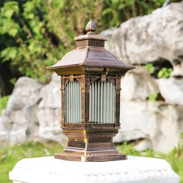 Traditional European Aluminum & Glass Striped Rectangular 1-Light Post Head Outdoor Light For Garden - Image 3