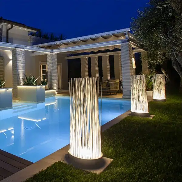 Lush Waterproof LED Outdoor Floor Lamp - Image 3